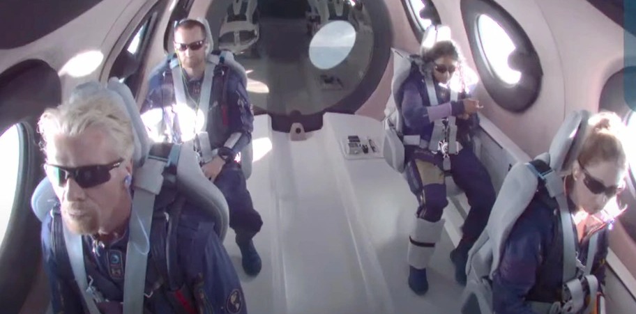 Ο Ρίτσαρντ Μπράνσον πετά... στο Διάστημα - Δείτε live την εκτόξευση